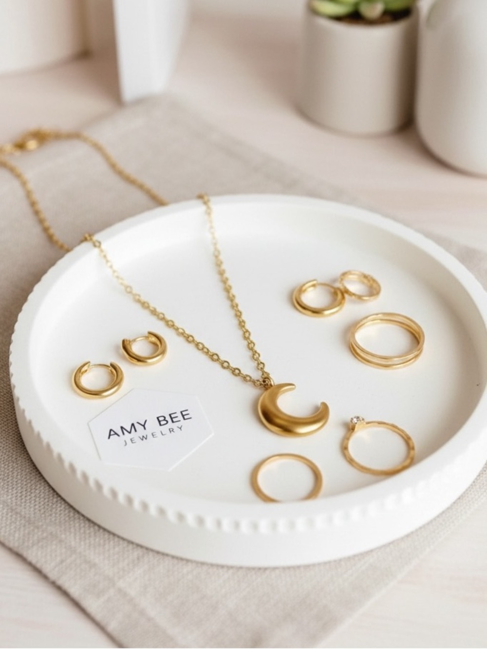 18k Gold Plated 3D Bubble Crescent Moon Pendant Necklace. New.